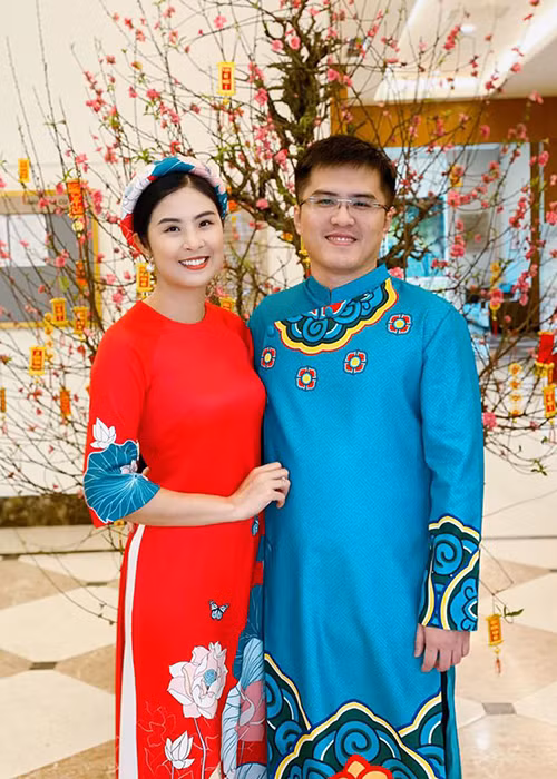  Ngọc Hân và bạn trai tình tứ khi đón Tết Nguyên Đán. Ảnh: Zing
