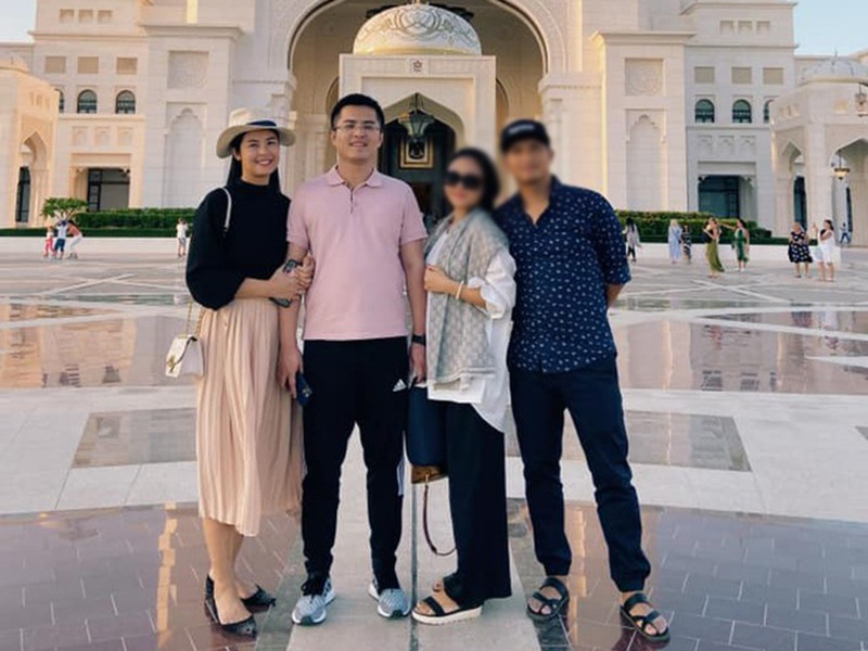 Cả hai đi du lịch nhiều nơi nhưng hình ảnh chủ yếu được bạn bè của cặp đôi chia sẻ. Ảnh: Zing