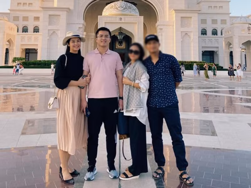 Cả hai đi du lịch nhiều nơi nhưng hình ảnh chủ yếu được bạn bè của cặp đôi chia sẻ. Ảnh: Zing