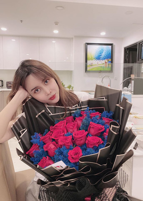  Hồ Hoài Anh - Lưu Hương Giang vốn ly hôn vào tháng 6/2019. Tuy nhiên, hai người đã nhanh chóng hàn gắn. Đại diện Lưu Hương Giang khẳng định, giữa cặp đôi có hai con gái nên mọi việc dễ dàng hơn.