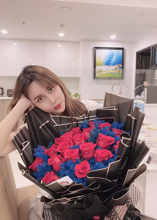  Hồ Hoài Anh - Lưu Hương Giang vốn ly hôn vào tháng 6/2019. Tuy nhiên, hai người đã nhanh chóng hàn gắn. Đại diện Lưu Hương Giang khẳng định, giữa cặp đôi có hai con gái nên mọi việc dễ dàng hơn.