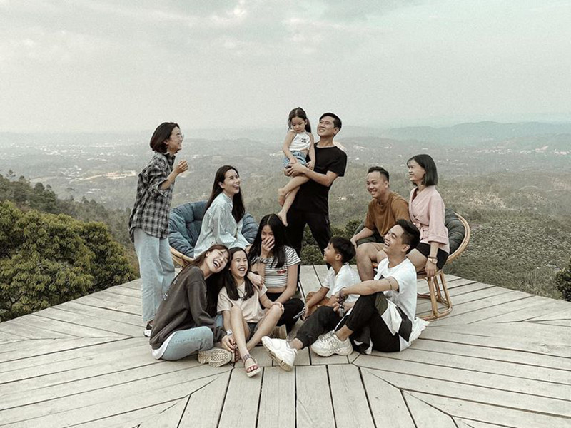 Cặp đôi thường xuyên đưa các con đi du lịch.