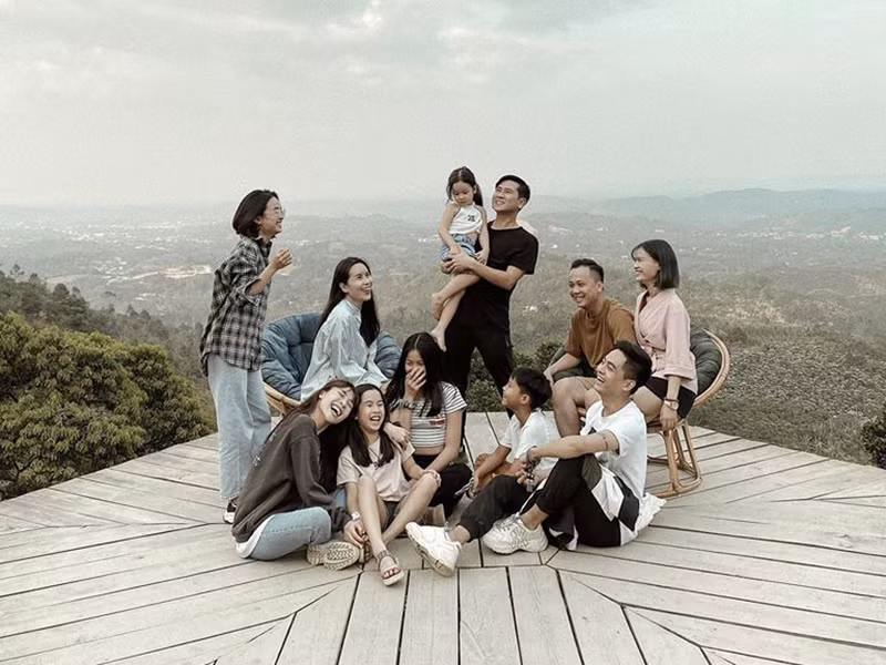 Cặp đôi thường xuyên đưa các con đi du lịch.