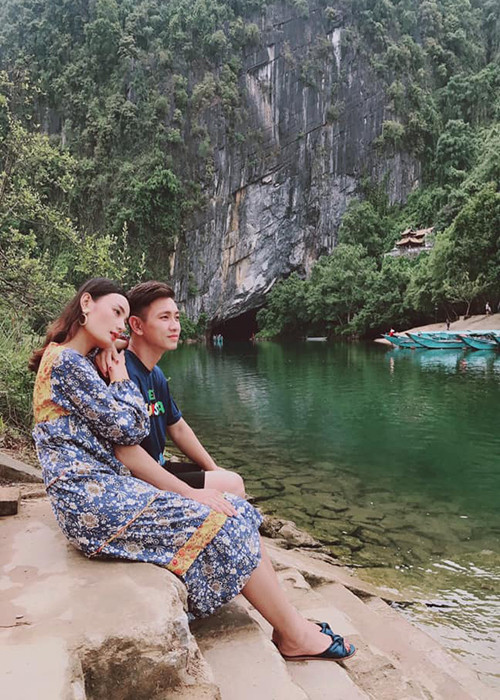 Cặp đôi giữ gìn sự lãng mạn bằng việc nấu bữa tối cho nhau, thường xuyên đi du lịch.