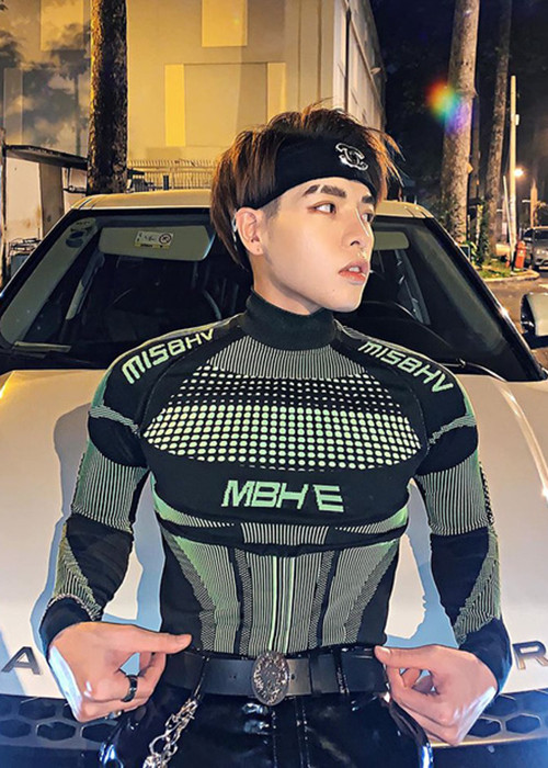 Tuy nhiên, việc giảm cân quá đà khiến học trò của Mỹ Tâm trông hốc hác, thiếu sức sống.