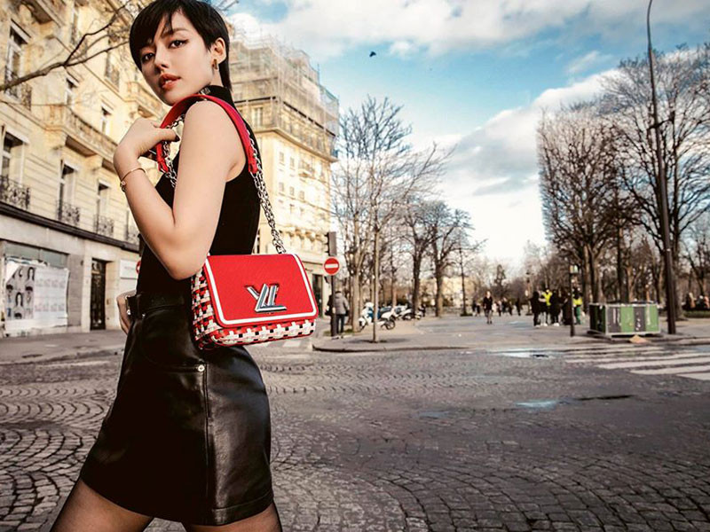 Khánh Linh cho biết, khi lên máy bay trở về từ Paris, cô chuẩn bị tinh thần sẵn sàng cách ly nếu có yêu cầu. Tuy nhiên, Khánh Linh không bị cách ly.