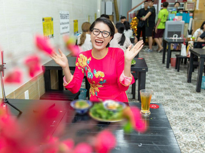 Do Covid-19, cơ sở kinh doanh của Trang Trần thua lỗ nặng. Theo cựu người mẫu, cô phải vay mượn 200 triệu để trả tiền mặt bằng, lương 2 tháng cho nhân viên. Hiện tại, Trang Trần quyết định tạm ngưng kinh doanh đến ngày 1/4, các nhân viên của cô được hưởng lương 50%.