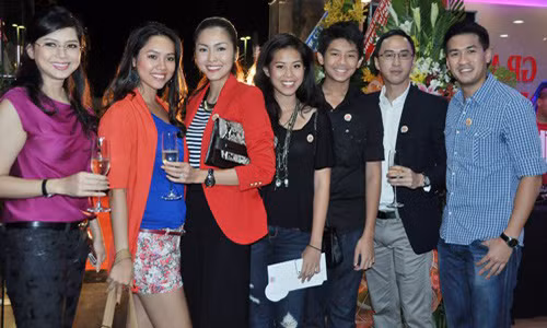 Cặp chị dâu em chồng Hà Tăng - Tiên Nguyễn còn có phong cách thời trang sành điệu. Ảnh: Zing