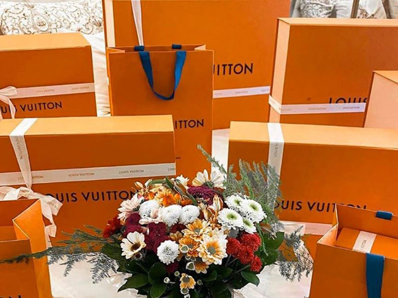 Một số người phán đoán Trà Ngọc Hằng đang được nhiều chàng trai theo đuổi nhưng chưa chịu đồng ý mà thôi.