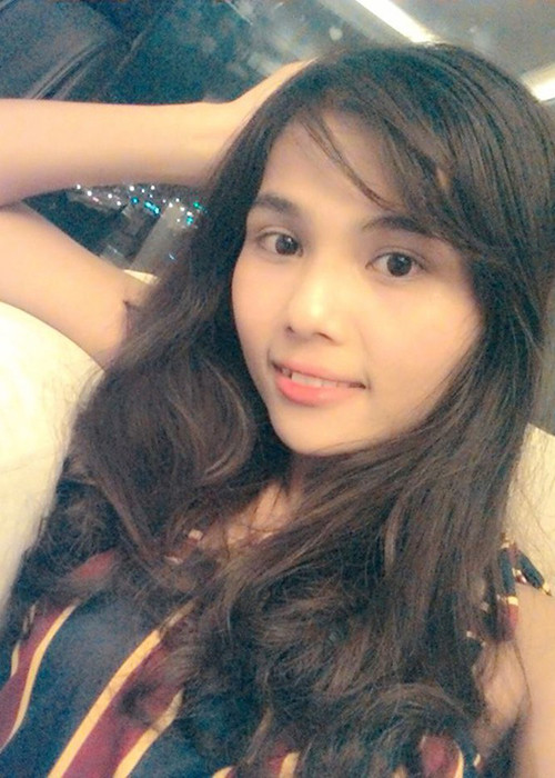 "Chị H'hen là 1 chị gái tốt, biết yêu thương, chăm sóc và giúp đỡ gia đình. Chị ấy cũng là một người vô cùng mạnh mẽ, không bao giờ gục ngã. Cảm xúc của em lúc chị H'Hen đăng quang là rất vui mừng, đó là một niềm tự hào đối với gia đình em nói riêng và buôn làng của chúng em nói chung", H'min chia sẻ khi chị gái đăng quang.