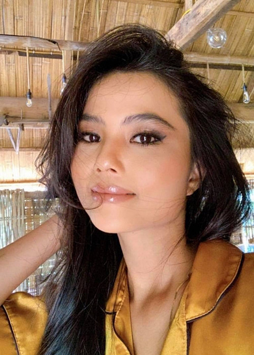 Không chỉ cháu gái, em gái của H'hen Niê là H'min Niê cũng sở hữu nhan sắc xinh đẹp không kém hot girl.