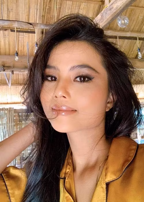 Không chỉ cháu gái, em gái của H'hen Niê là H'min Niê cũng sở hữu nhan sắc xinh đẹp không kém hot girl.