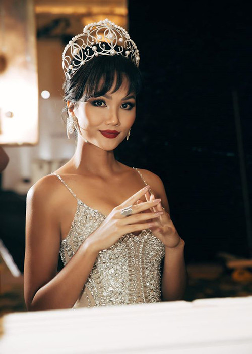 Trong khi H'min đã lập gia đình, H'hen Niê hiện vẫn độc thân.