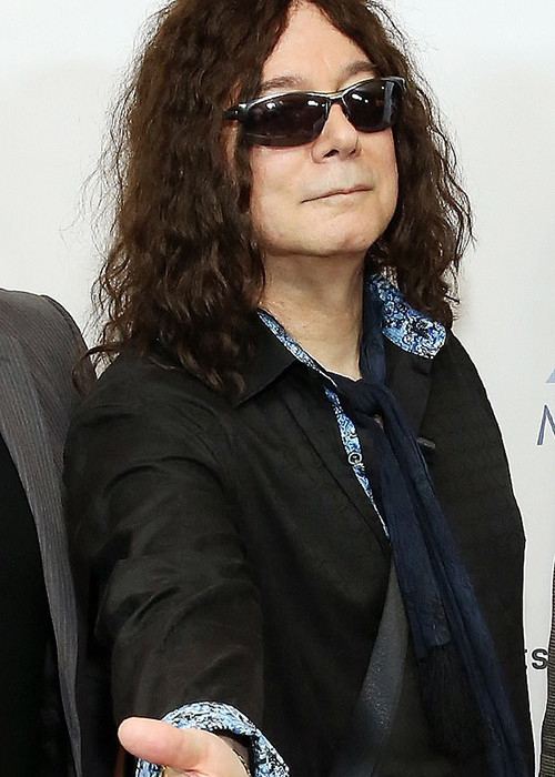 Thông tin Alan Merrill qua đời vì COVID-19 ở một bệnh viện ở New York được con gái của ông - Laura Merrill chia sẻ. Trên trang cá nhân, Laura cho biết, cô chỉ có 2 phút để nói lời tạm biệt với bố trước khi bị buộc phải rời đi. Ảnh: Dailymail