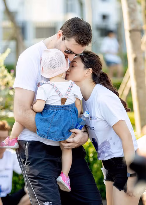 Tình cảm giữa vợ chồng Lan Phương vẫn mặn nồng.