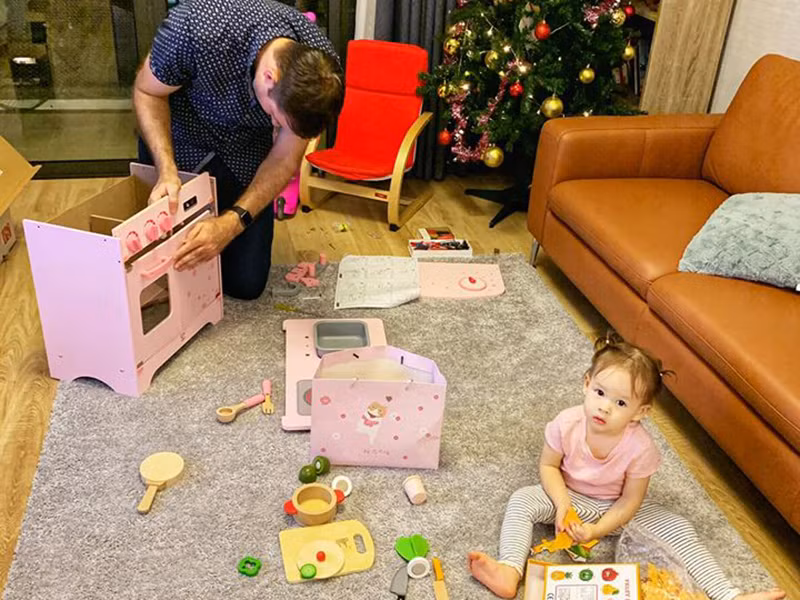 "Anh rất giỏi quán xuyến nhà cửa và chăm sóc hai mẹ con chu đáo", Lan Phương khen chồng.