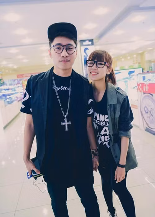 Năm 2014, Min công khai người yêu - Nhật Minh. Anh là stylist cho ST.319. Hai người từng xuất hiện chung trong MV Y.Ê.U (phát hành năm 2015). Năm 2016, cả hai chia tay.