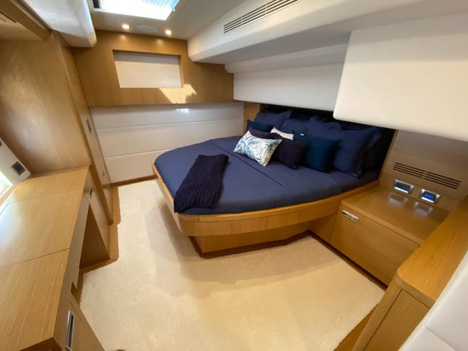 Ben trong du thuyen 3,3 trieu USD chay bang nang luong mat troi-Hinh-10