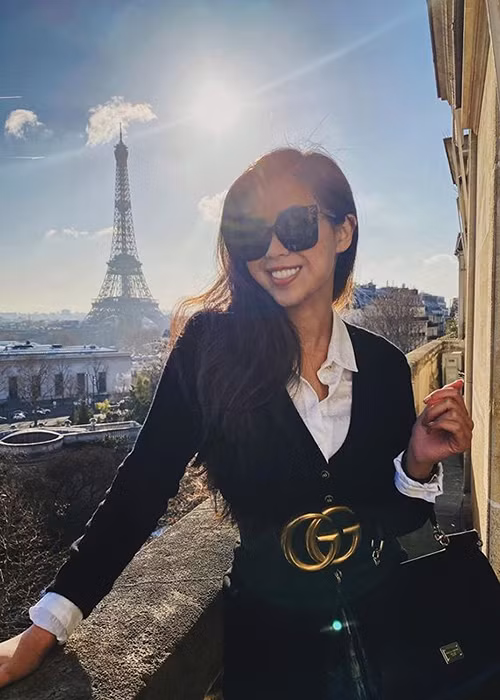 Trong những năm trở lại đây, Tiên Nguyễn là một trong những khách mời của các Tuần lễ thời trang danh tiếng. Mời quý độc giả xem video "Yêu cầu 32 giảng viên từ Italy về phải cách ly". Nguồn VTC Now