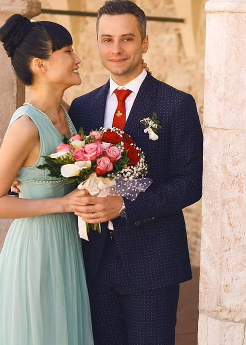 Soi to am cua Kha My Van sang Dubai song cung chong Tay