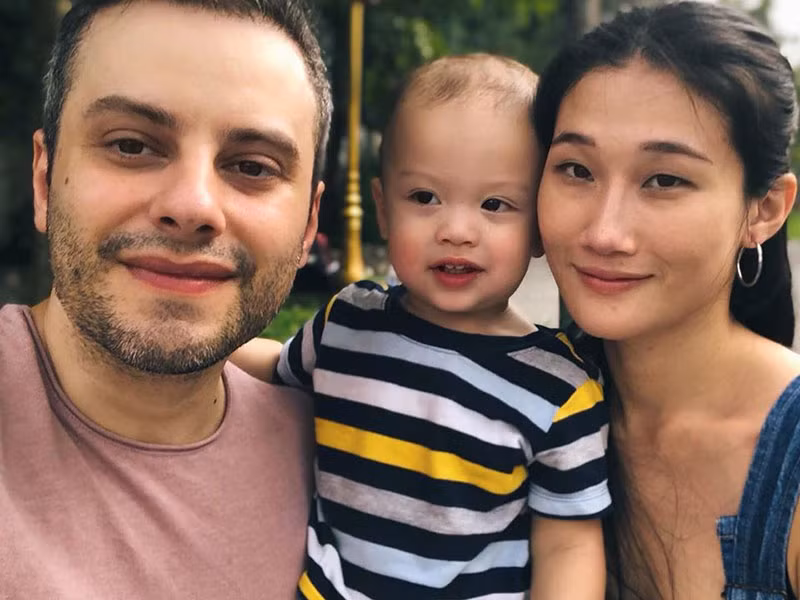 Vợ chồng nữ người mẫu đang sống ở Dubai. Cả hai quyết định sẽ ở nơi này khoảng 1 năm.