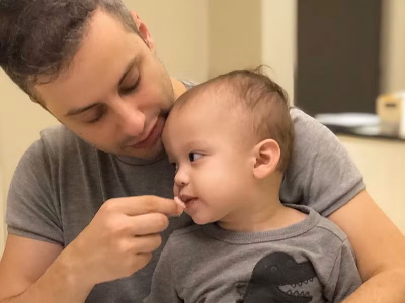 Bé Mao Mao được khen rất giống bố.