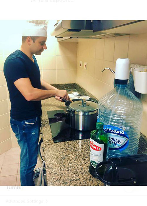 Kha Mỹ Vân cho biết, cô rất may mắn khi tìm được một người đồng hành luôn yêu thương và thấu hiểu cho mình. Chồng của chân dài rất tâm lý, luôn dành thời gian cho vợ con.