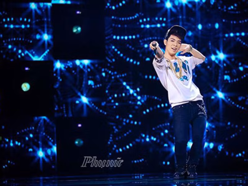 Năm 2014, Erik đầu quân về công ty của ST. 319 để được đào tạo. Ảnh: Phunuonline