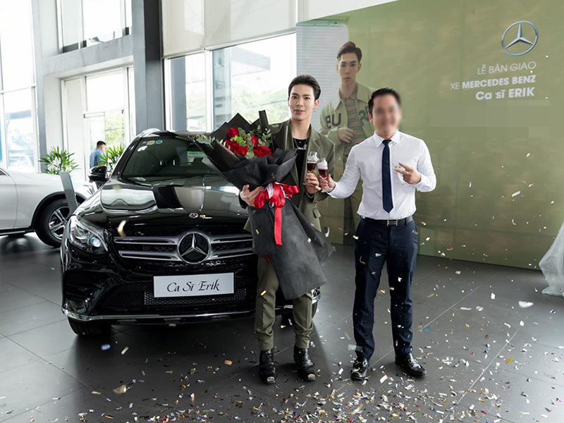 Erik chia sẻ rằng, anh đã phải trải qua rất nhiều khó khăn để được như ngày hôm nay, có khả năng mua nhà, mua xe và đầu tư cho âm nhạc.