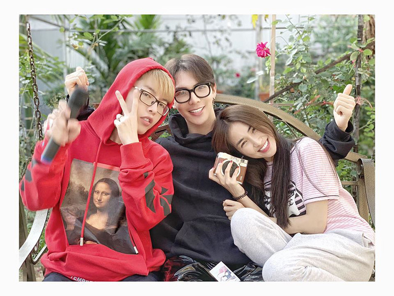 Ngoài khối tài sản khủng, Erik còn được ngưỡng mộ vì có tình bạn đẹp với Hòa Minzy và Đức Phúc.