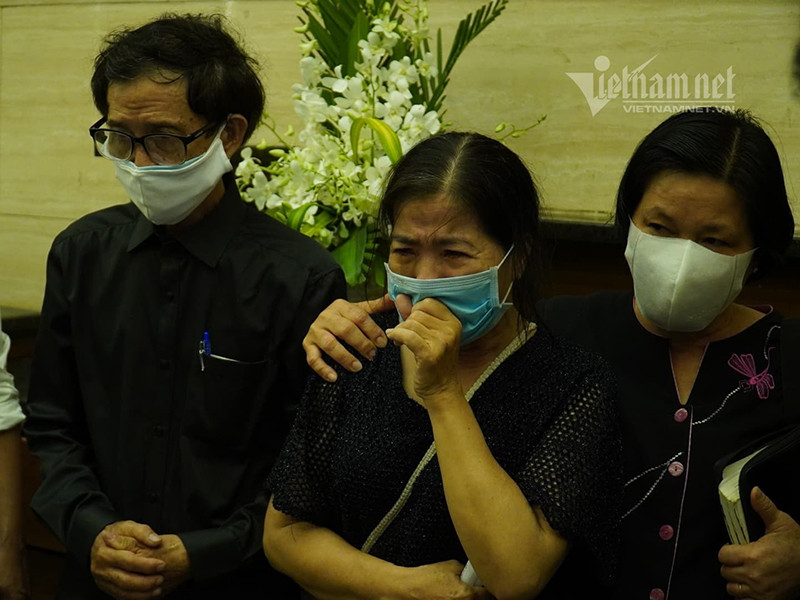 Khi Mai Phương qua đời sau 2 năm chống chọi bệnh ung thư, bố mẹ của cô rất đau xót. Ảnh: Vietnamnet