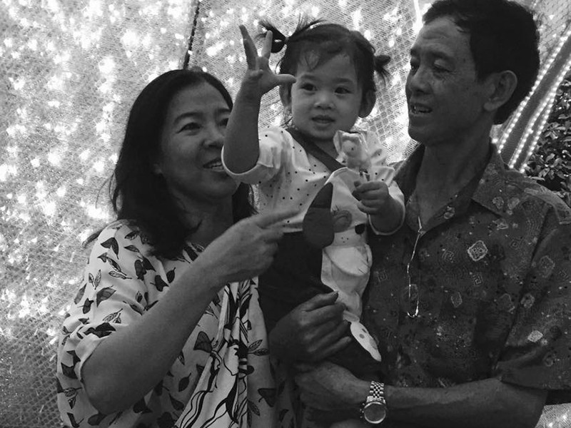 Đến khi Mai Phương sinh con, mẹ Mai Phương bắt đầu chấp nhận hiện thực. Trên Vnmedia năm 2016, nữ diễn viên cho biết, mẹ của cô lại là người thương cháu nhiều nhất.