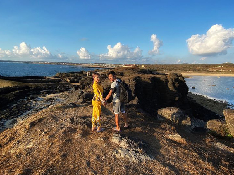 Mới đây, cặp đôi "chú cháu" cùng đi lịch đảo Phú Quý sau lùm xùm.