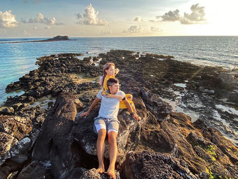 Ngân 98 và Lương Bằng Quang có nhiều có khoảnh khắc tình tứ khi đi du lịch.