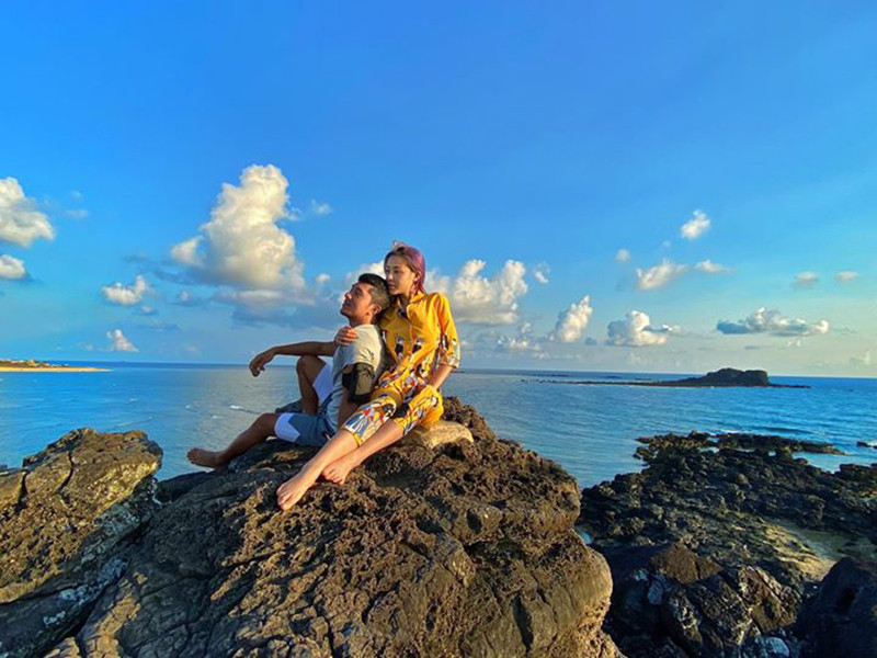 Cặp đôi luôn dính như sam sau khi tái hợp.