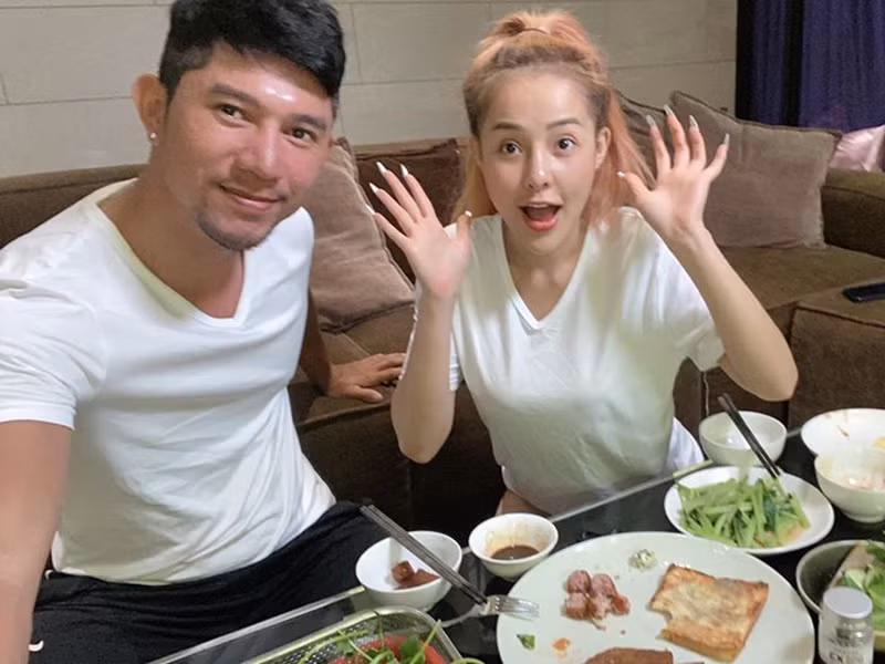 Cách đây ít ngày, Lương Bằng Quang cho biết, ngày 13/3 có quyết định xử phạt hành chính Ngân 98 sử dụng ma túy. Điều khiến anh bức xúc là trước đó, Ngân 98 bị đưa tin dương tính với chất cấm.