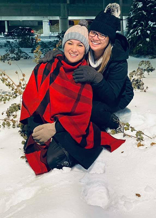 Từ Mỹ, Wendy cũng trấn an mẹ bình tĩnh và em tự chăm sóc bản thân.