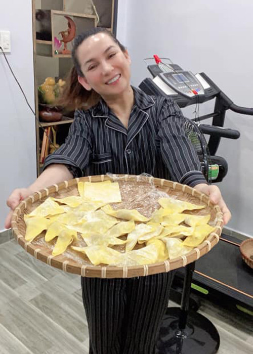 Giọng ca "Áo mới Cà Mau" hứa với con gái sẽ không ra ngoài giữa dịch bệnh.