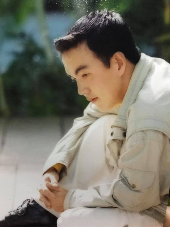 Hình ảnh lãng tử, điển trai thời trẻ của diễn viên Quốc Thuận.