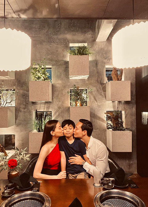 Trong những chuyến du lịch, cặp đôi thường xuyên đưa bé Subeo đi cùng.