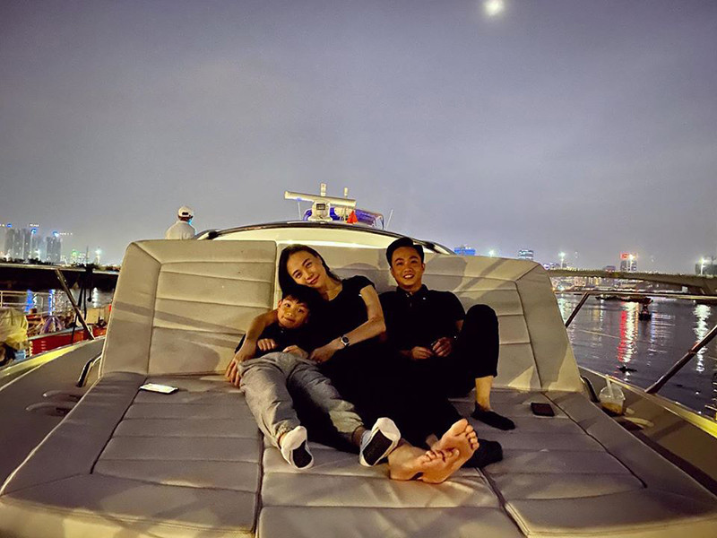 Cặp đôi cùng chăm sóc bé Subeo - con trai riêng của Cường Đô la.