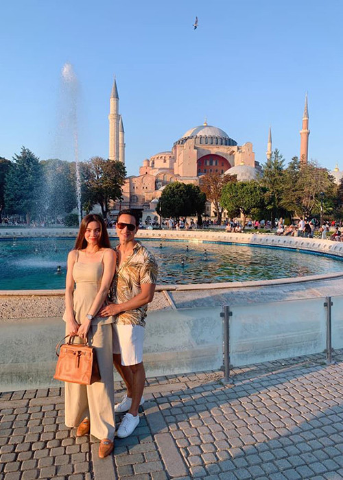 Không chỉ fan, gia đình hai bên đặc biệt ủng hộ cặp đôi trai tài gái sắc này.