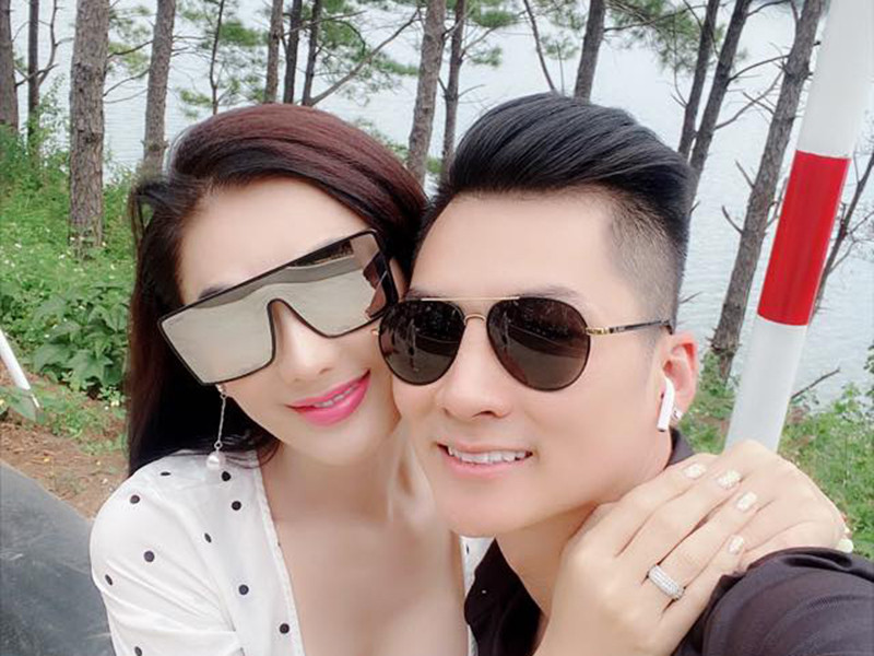 Sau 1 năm hẹn hò, Lâm Khánh Chi và Phi Hùng quyết định làm đám cưới.