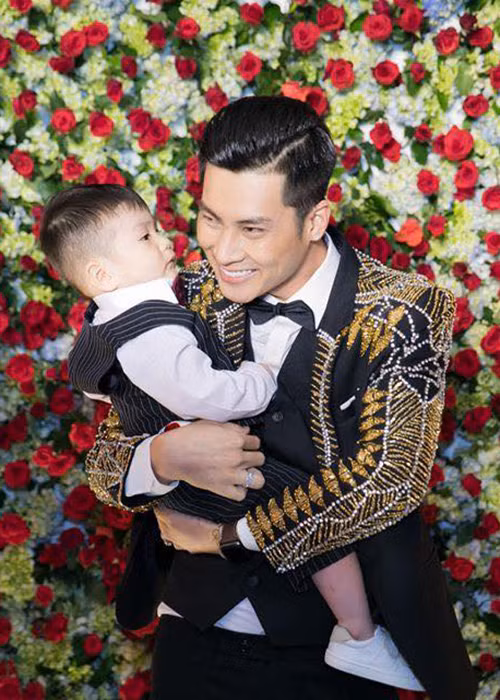 Trong mắt Khánh Chi, Phi Hùng là người chồng đảm đang nhất của năm.