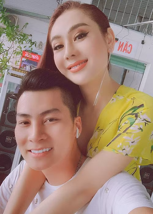 Lam Khanh Chi dich thi la my nhan Viet chuyen gioi hanh phuc nhat Viet Nam!