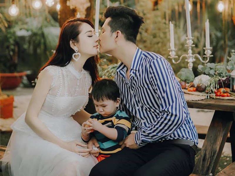 Sau khi cưới, Lâm Khánh Chi nhờ người mang thai hộ.