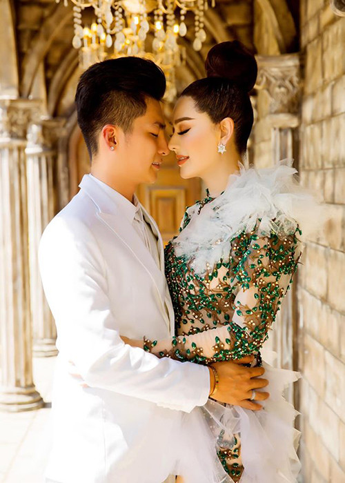 Trải qua một tháng hẹn hò, Lâm Khánh Chi đặt vấn đề cưới hỏi với Phi Hùng. Sau thời gian suy nghĩ, Phi Hùng đồng ý và nói dối bố mẹ lên Sài Gòn làm quản lý cho Lâm Khánh Chi. Thực tế, cả hai dọn về sống chung.