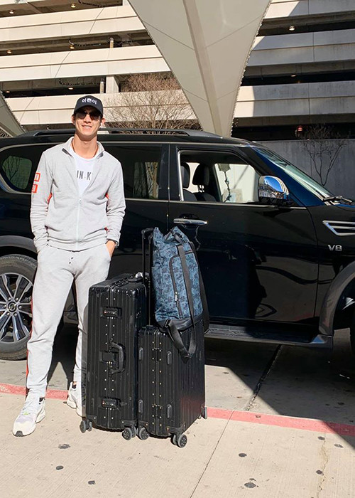 Song Luân sang Mỹ từ ngày 5/3 và ở lại quốc gia này lưu diễn.