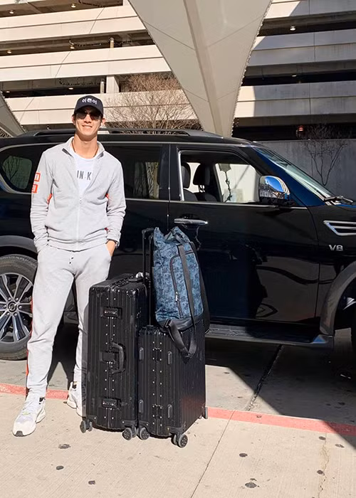 Song Luân sang Mỹ từ ngày 5/3 và ở lại quốc gia này lưu diễn.