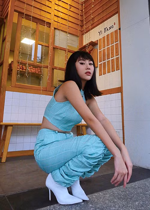 Ngoài Song Luân, Quỳnh Anh Shyn cũng là một trong số những sao Việt cách ly tập trung.